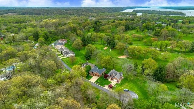 $367,500 | 26349 Lakeview Terrace, Godfrey, IL 62035