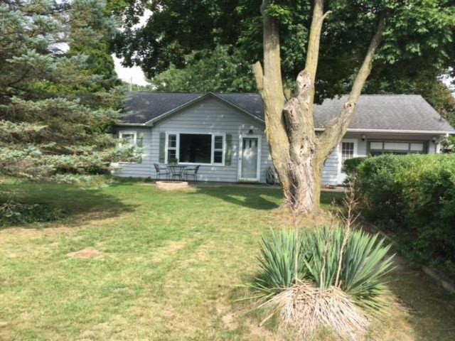 4881 North Coloma Road Coloma, MI 49038 - Photo 3 of 12 IMG_2299