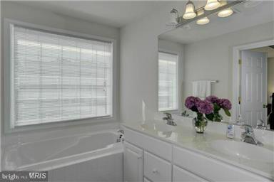 8933 Singleleaf Circle Lorton, VA 22079 - Photo 14 of 27 Bath (Master)