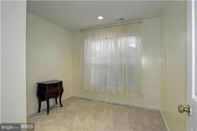 8933 Singleleaf Circle Lorton, VA 22079 - Photo 18 of 27 Bedroom