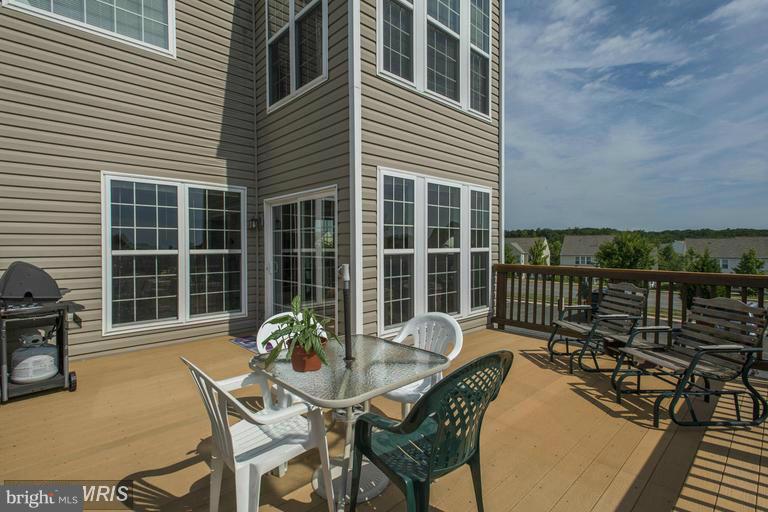 8933 Singleleaf Circle Lorton, VA 22079 - Photo 20 of 27 Exterior (Rear)