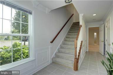 8933 Singleleaf Circle Lorton, VA 22079 - Photo 2 of 27 Interior (General)