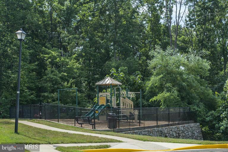 8933 Singleleaf Circle Lorton, VA 22079 - Photo 22 of 27 Community