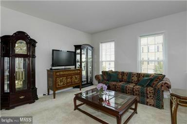8933 Singleleaf Circle Lorton, VA 22079 - Photo 3 of 27 Living Room