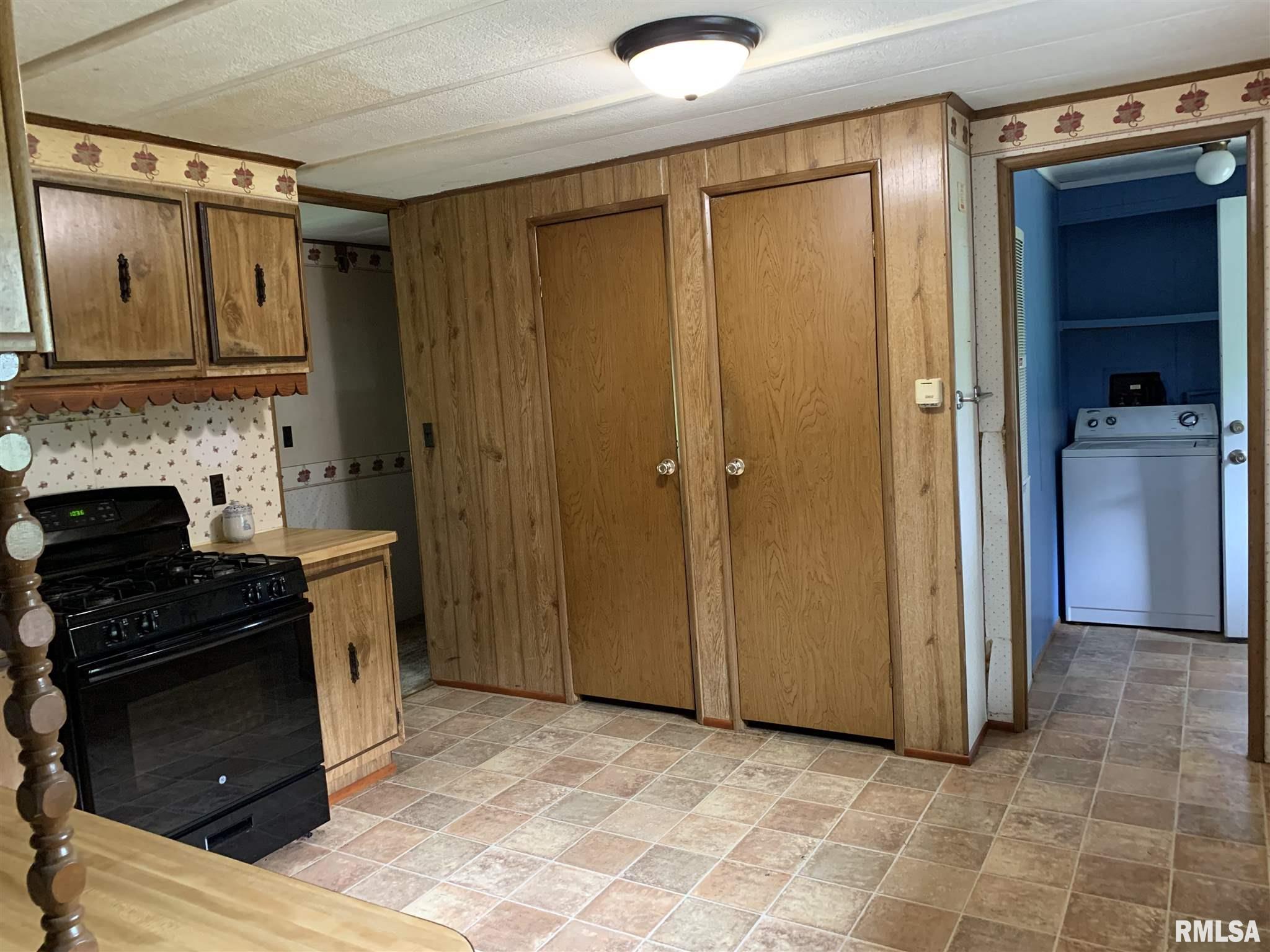 13769 Hell Ridge Road Browning, IL 62624 - Photo 5 of 34