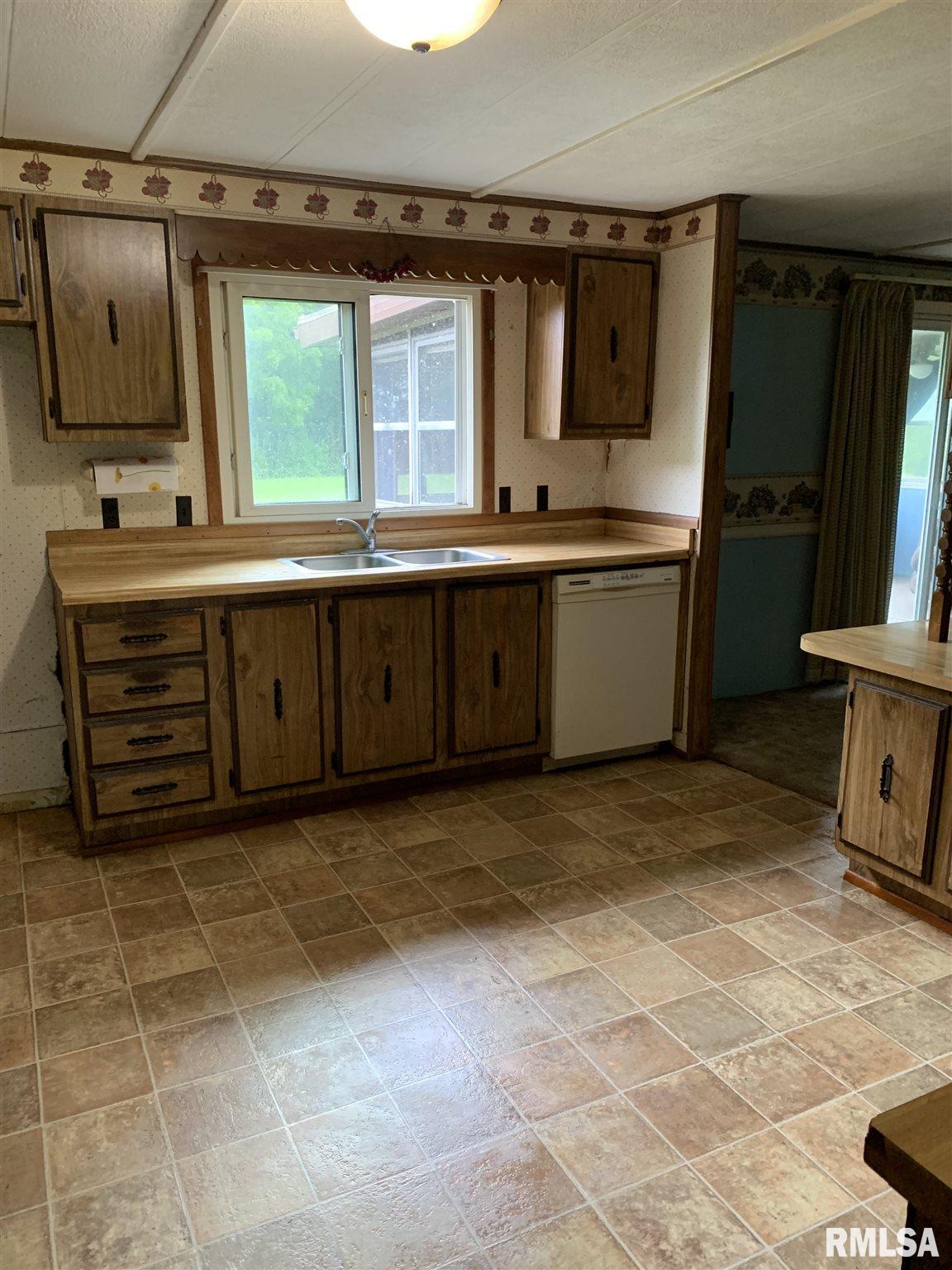 13769 Hell Ridge Road Browning, IL 62624 - Photo 7 of 34