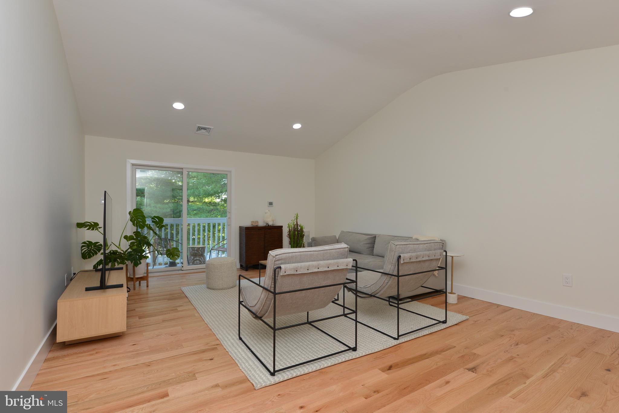 6 Pinewood Drive Hamilton, NJ 08690 - Photo 3 of 31