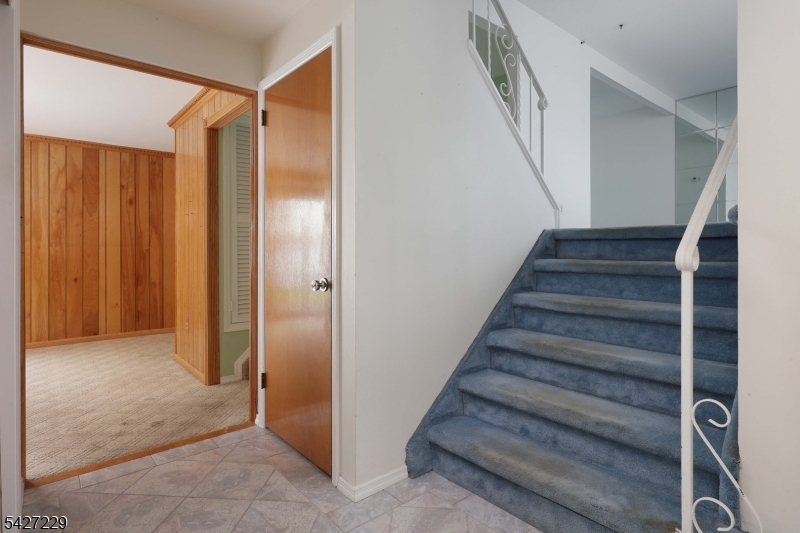 76 Harrison Street Clark, NJ 07066 - Photo 5 of 28