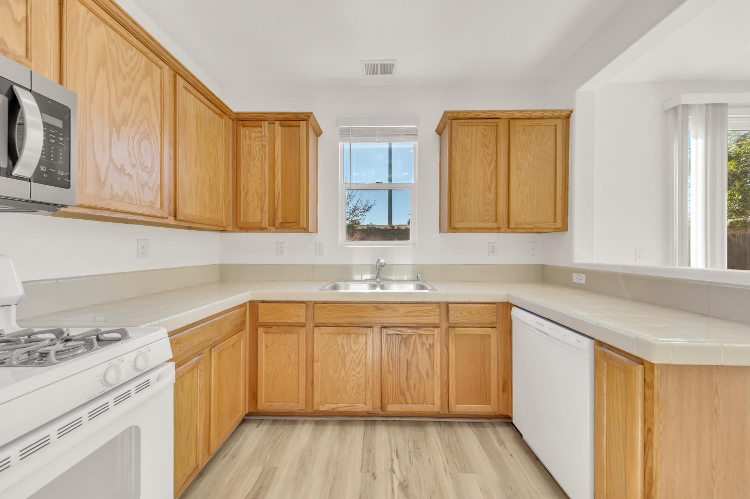 2373 Coffeeberry Road West Sacramento, CA 95691 - Photo 16 of 38