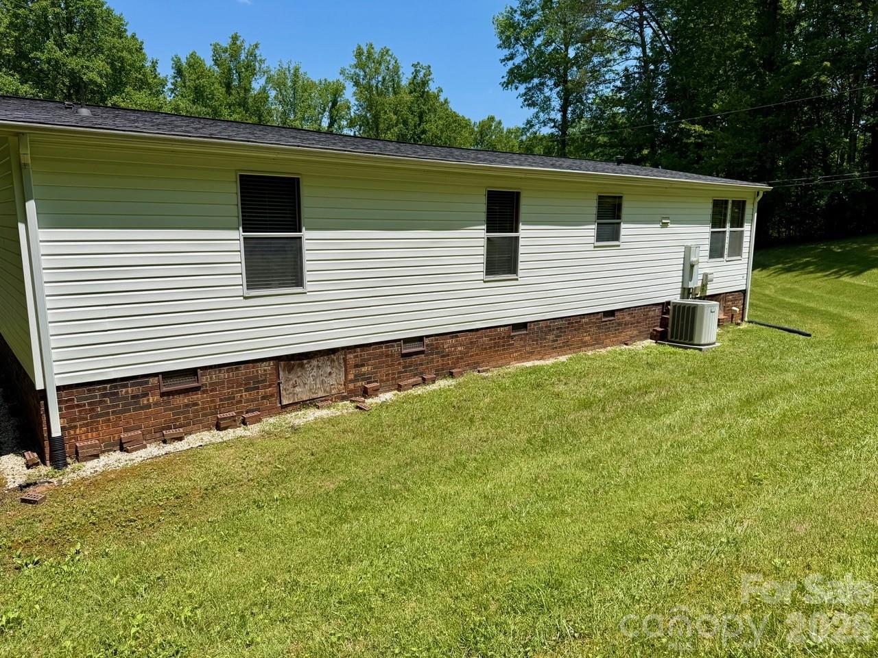 5493 Harris Farm Road Hickory, NC 28602 - Photo 2 of 38