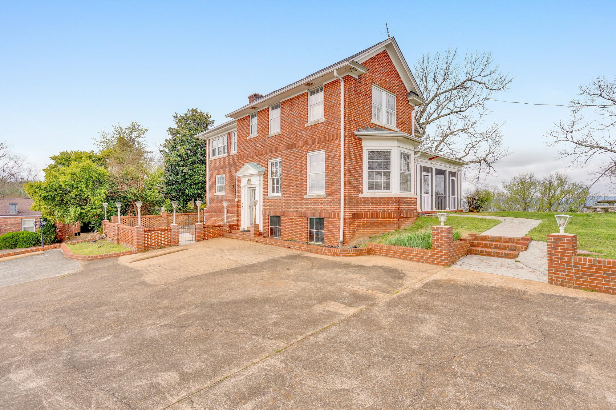 212 South Crest Road Chattanooga, TN 37404 - Photo 6 of 55 212-S-Crest-Rd-MLS-Photos-18