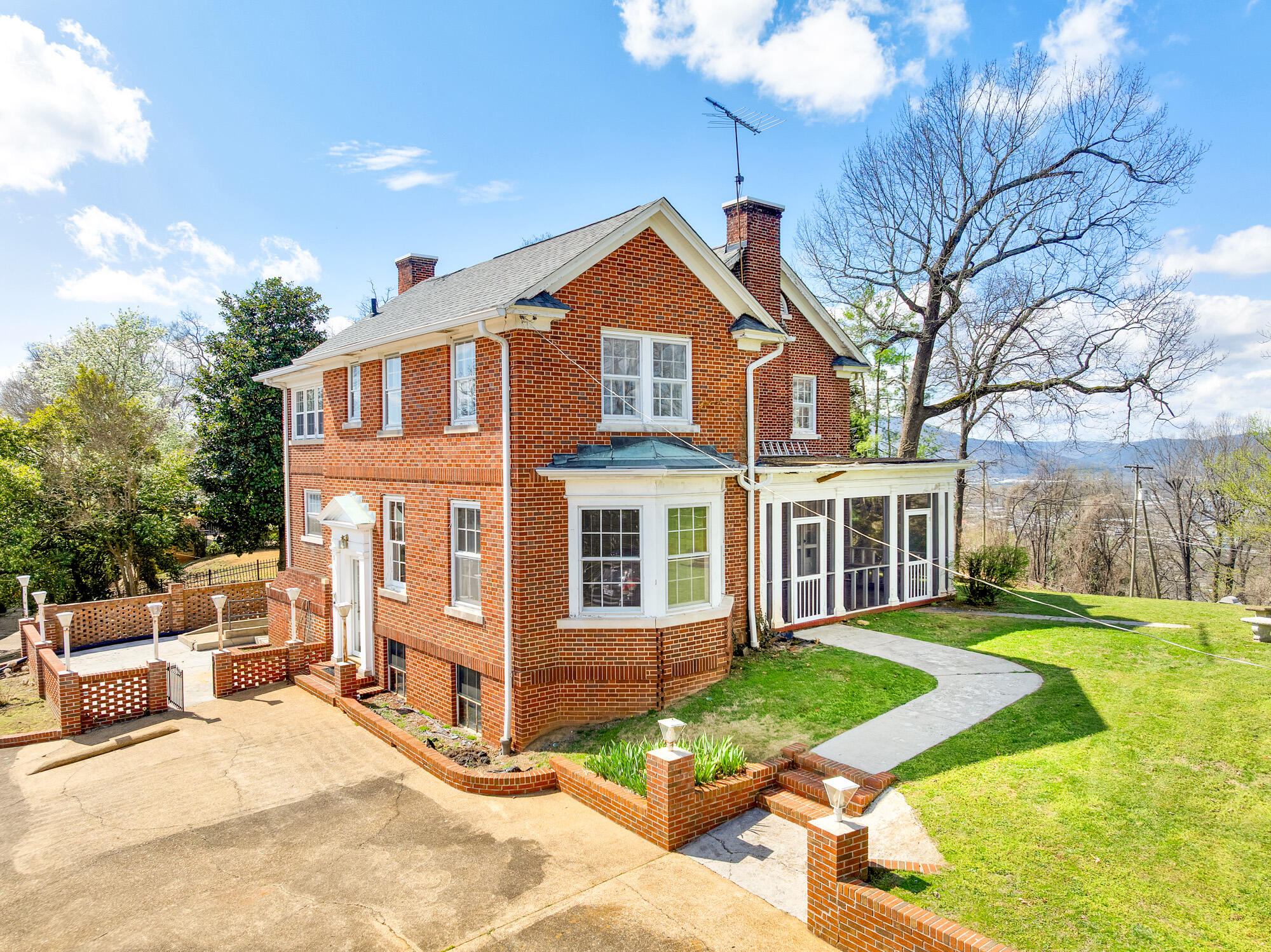 212 South Crest Road Chattanooga, TN 37404 - Photo 7 of 55 212-S-Crest-Rd-MLS-Photos-1