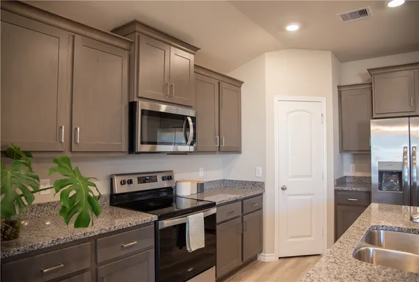$2,400 | 2145 Chief Street, Bryan, TX 77807