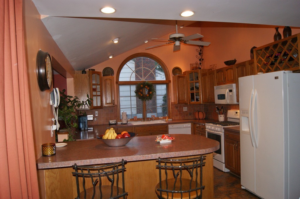 4 Sophia Road Salem, MA 01970 - Photo 3 of 19 Gallery Image 3