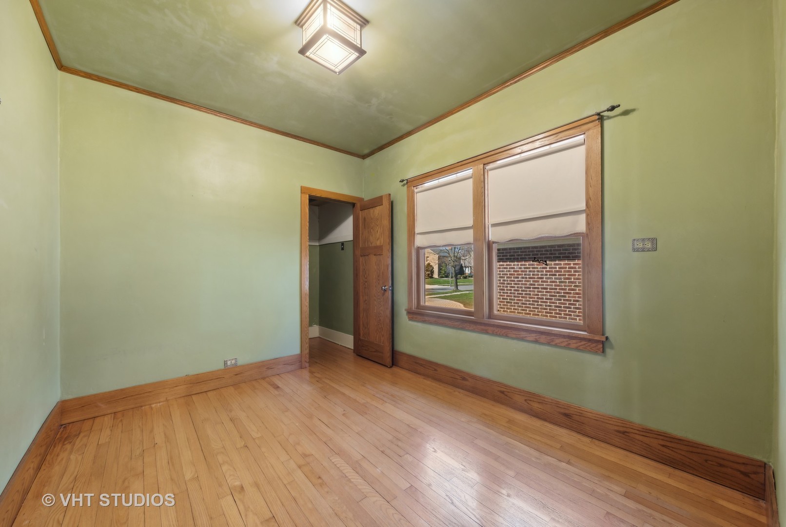 155 Geneva Avenue Elmhurst, IL 60126 - Photo 14 of 33 an empty room with windows