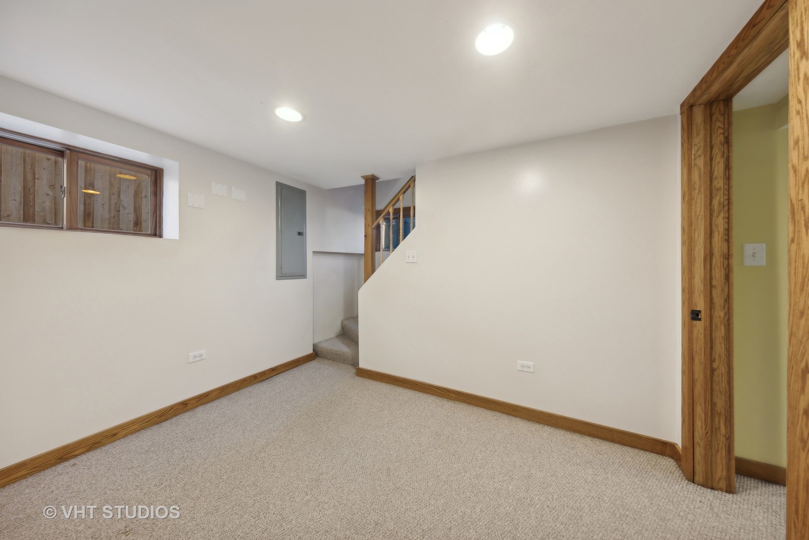 155 Geneva Avenue Elmhurst, IL 60126 - Photo 22 of 33 a bed room with a bed
