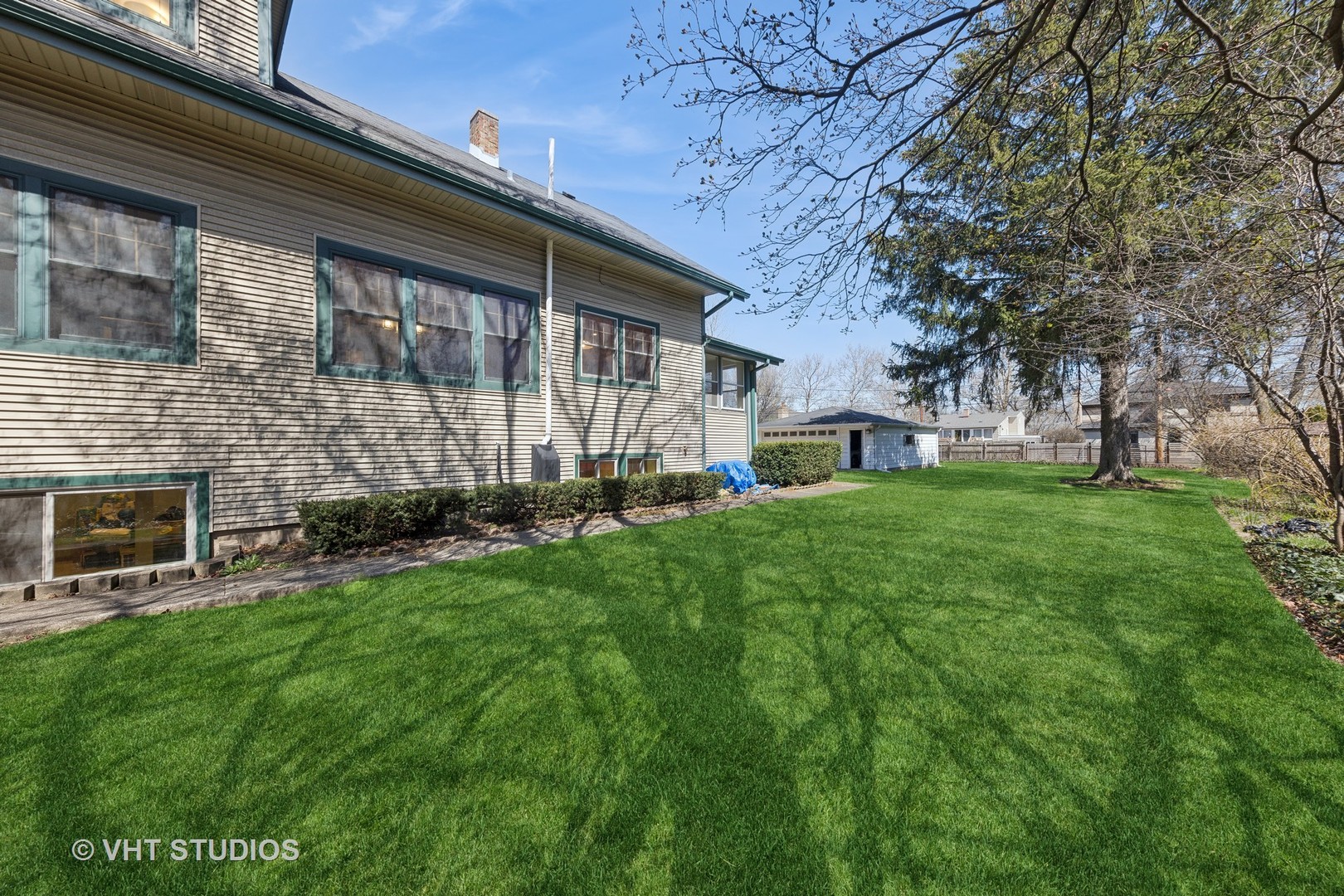 155 Geneva Avenue Elmhurst, IL 60126 - Photo 26 of 33 a front view of house with yard and green space