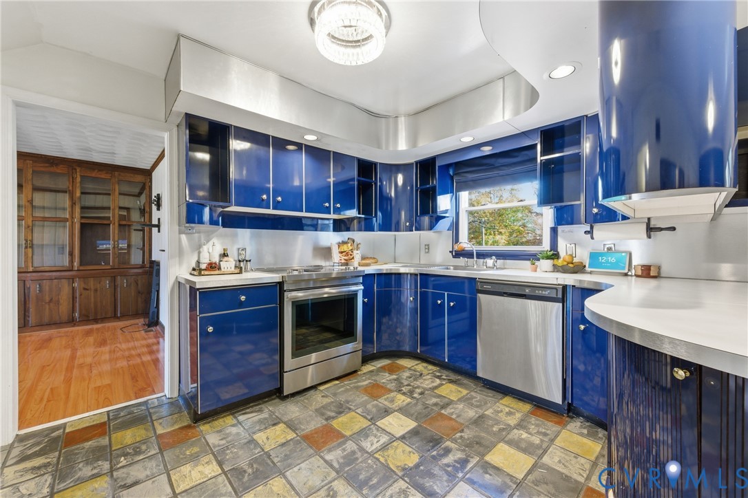 7471 Shoreline Drive Quinton, VA 23141 - Photo 11 of 45 a kitchen with stainless steel appliances granite countertop a stove cabinets and refrigerator
