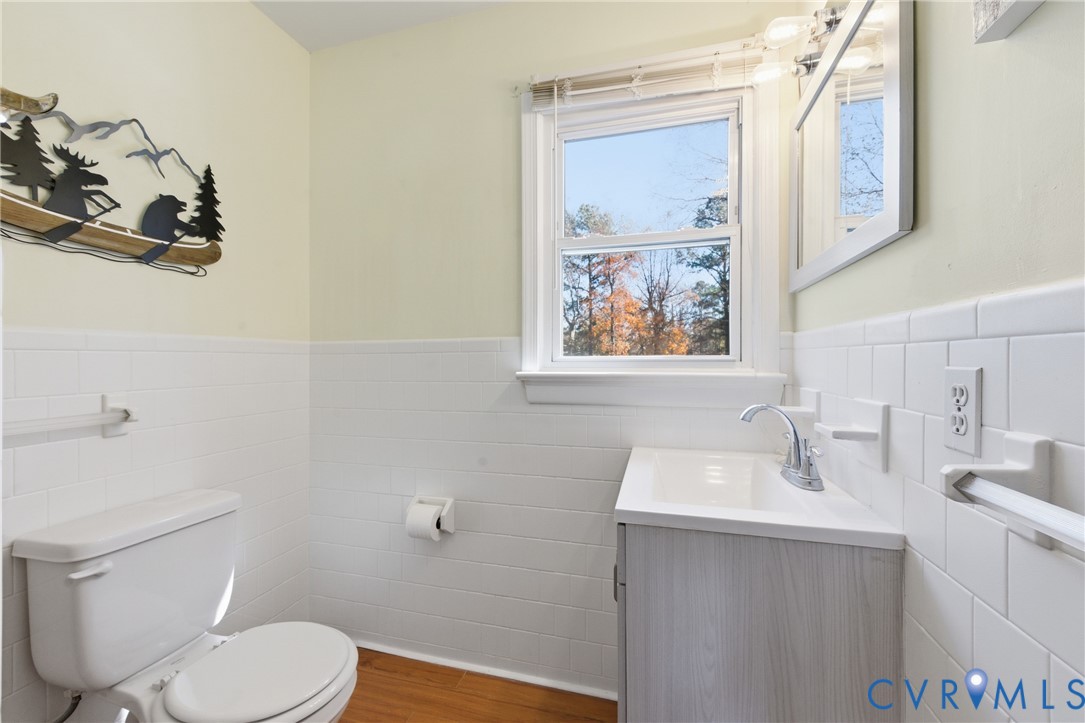 7471 Shoreline Drive Quinton, VA 23141 - Photo 26 of 45 a bathroom with a toilet sink and mirror