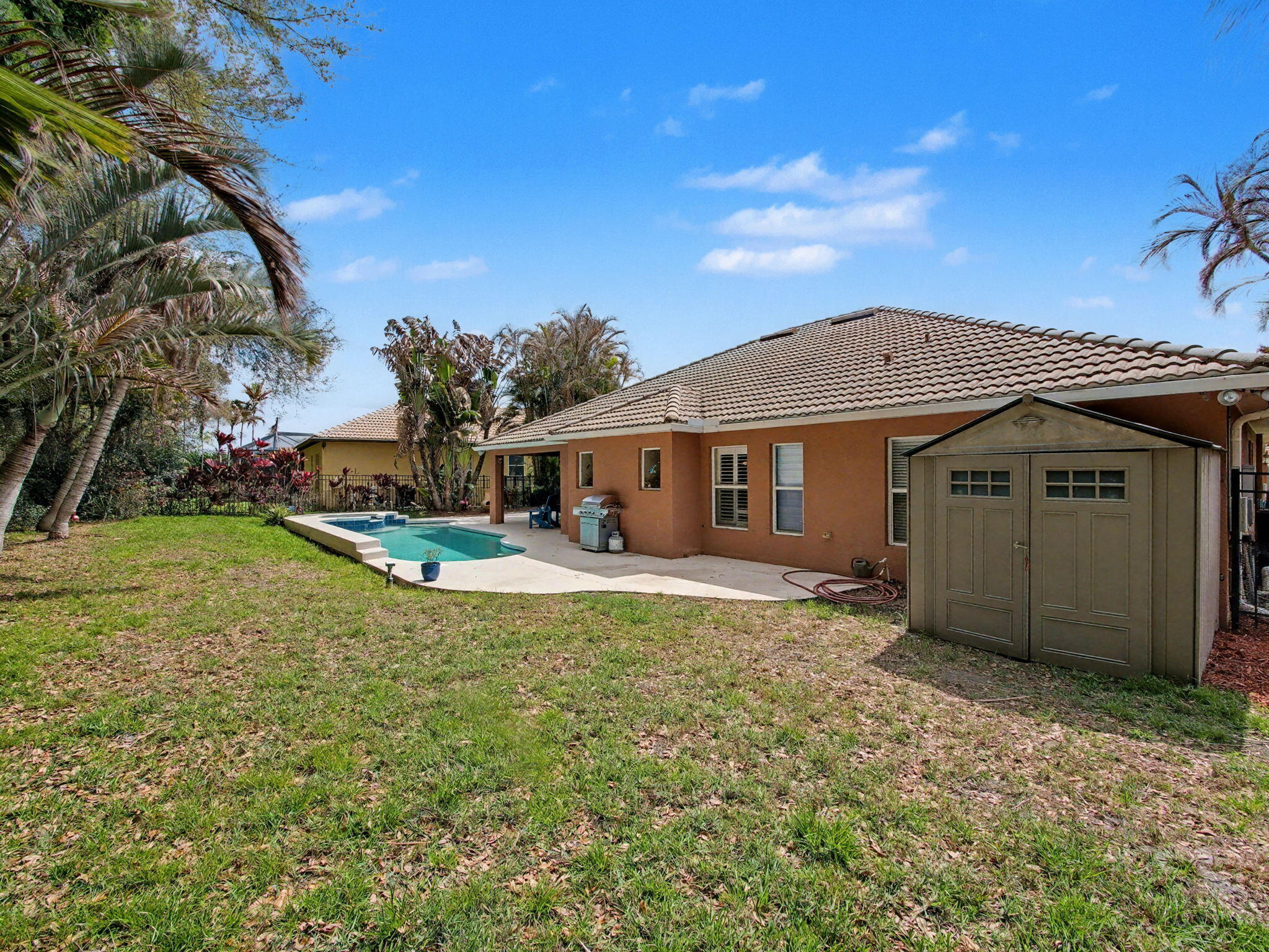 2041 Southwest Panther Trace Stuart, FL 34997 - Photo 28 of 33 Yard and Pool