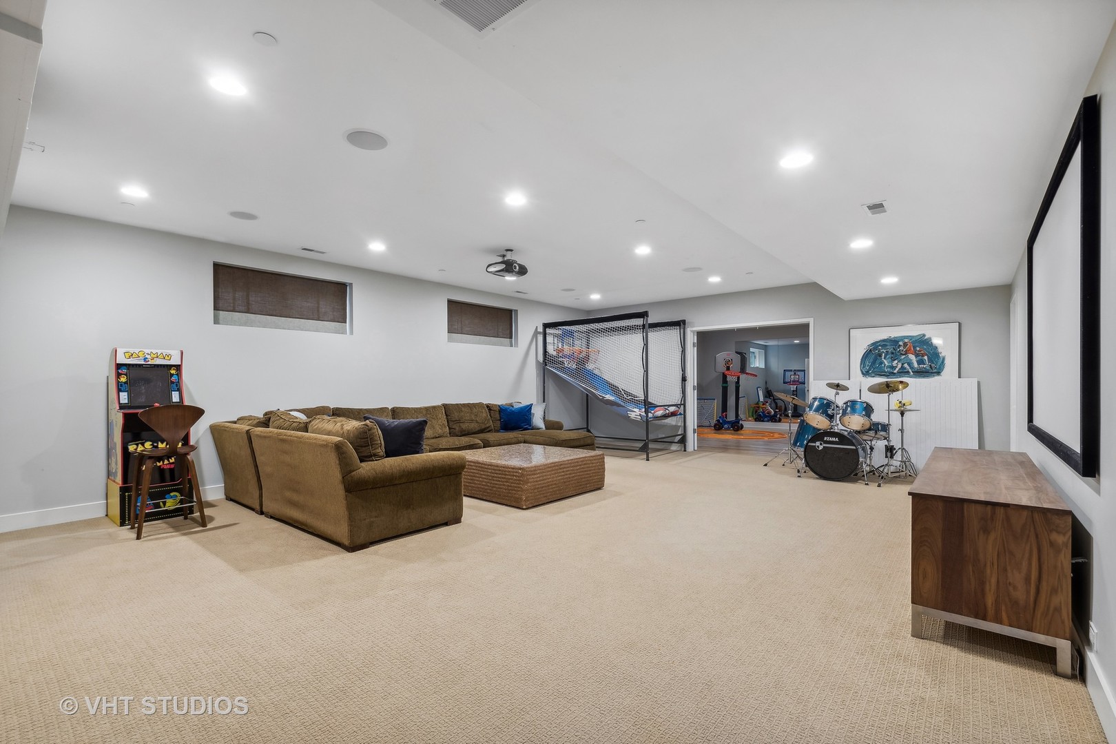 Undisclosed Address Highland Park, IL 60035 - Photo 24 of 32 a living room with furniture and a wooden floor