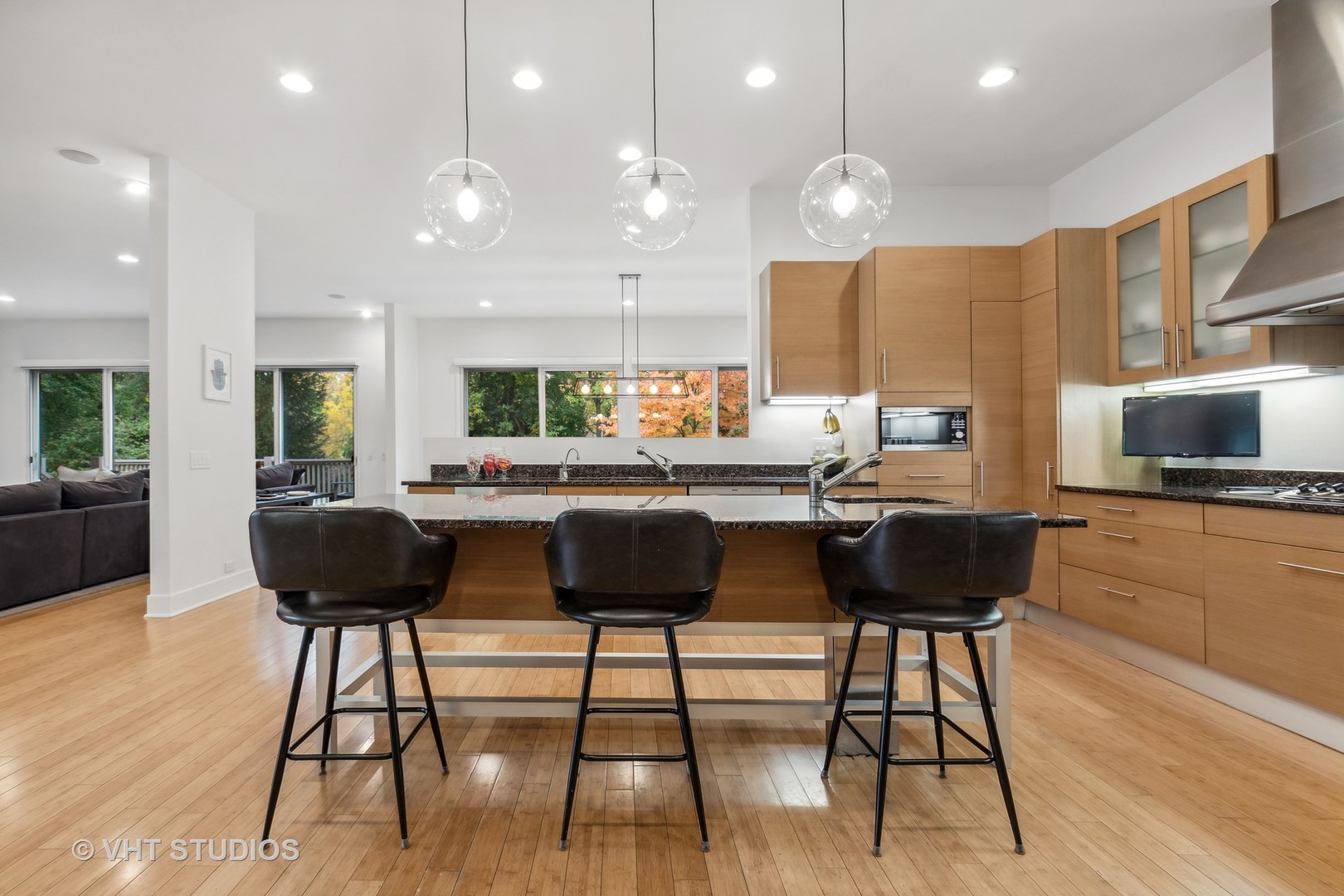 Undisclosed Address Highland Park, IL 60035 - Photo 9 of 32 a view of a dining room with furniture and wooden floor