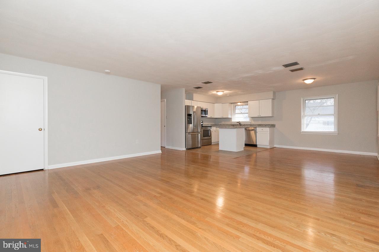 328 Russelcroft Road Winchester, VA 22601 - Photo 10 of 42 Living room