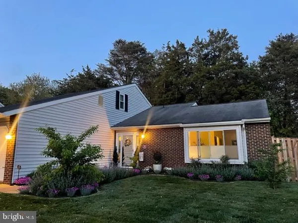 $3,700 | 236 East Juniper Avenue, Sterling, VA 20164