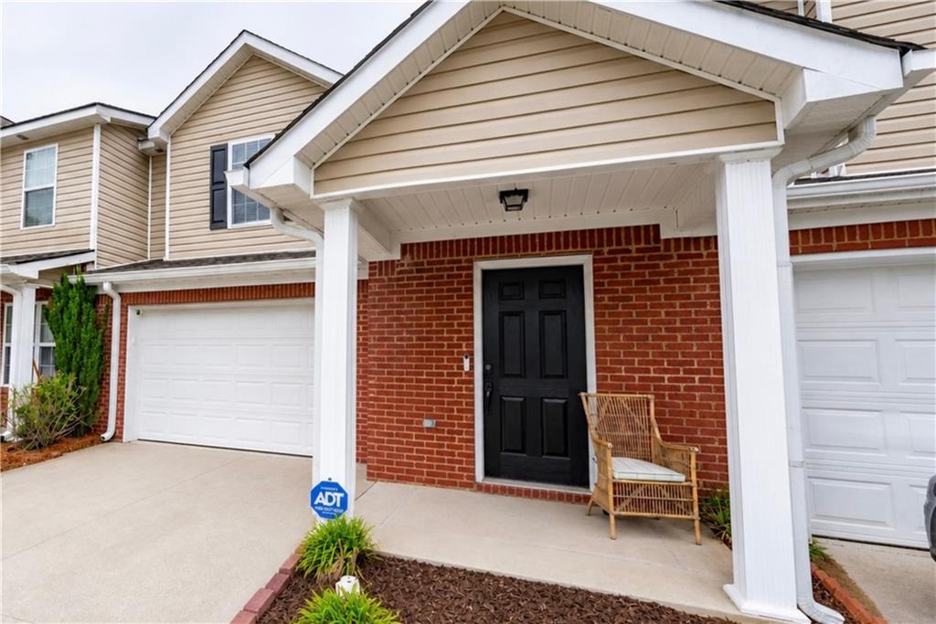 403 Tara Commons Circle Loganville, GA 30052 - Photo 2 of 29