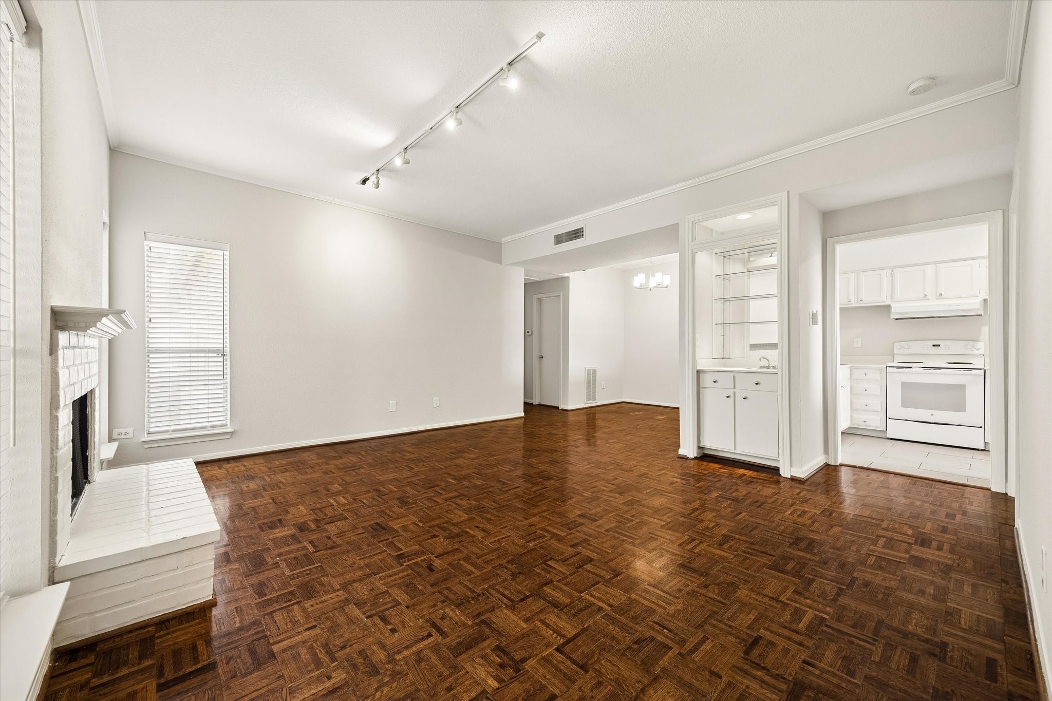 718 Bering Drive, Unit B Houston, TX 77057 - Photo 2 of 25