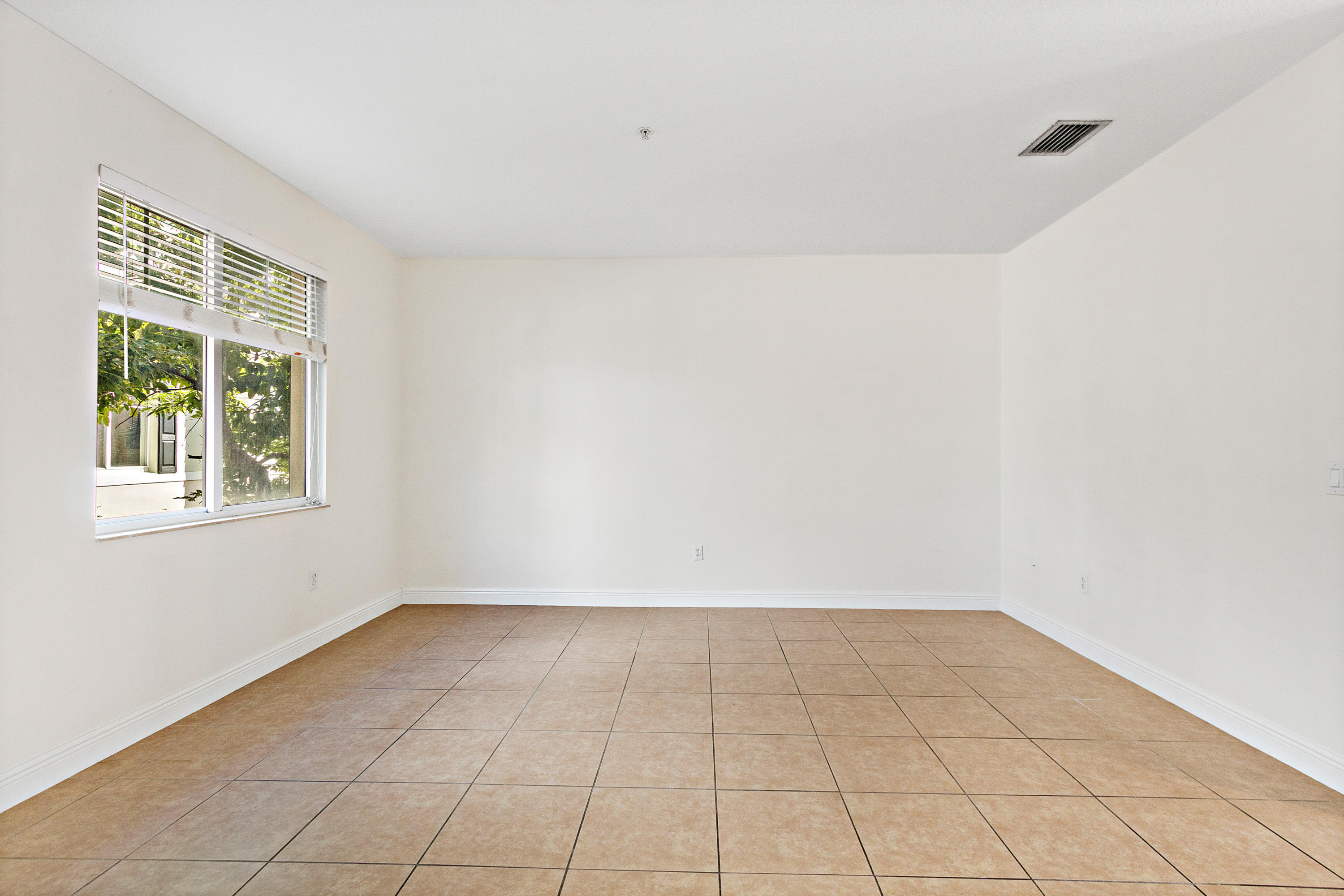 578 Northwest 35th Place Boca Raton, FL 33431 - Photo 11 of 30 018-578NW35thPl-BocaRaton-FL-full