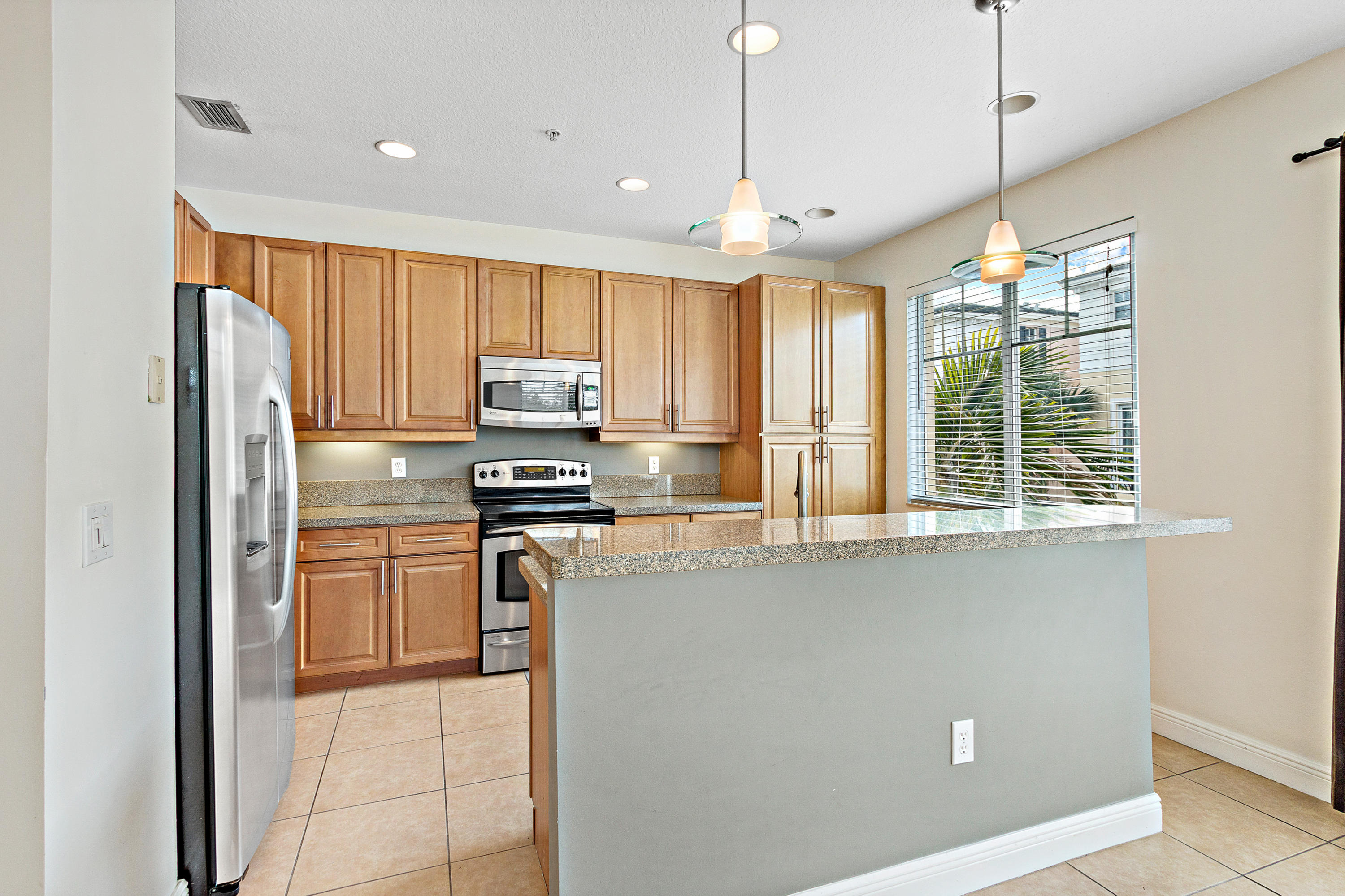 578 Northwest 35th Place Boca Raton, FL 33431 - Photo 5 of 30 011-578NW35thPl-BocaRaton-FL-full