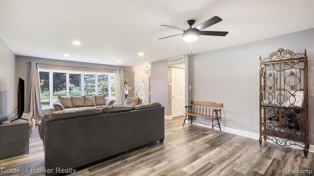 42 Nesbit Lane Rochester Hills, MI 48309 - Photo 23 of 35