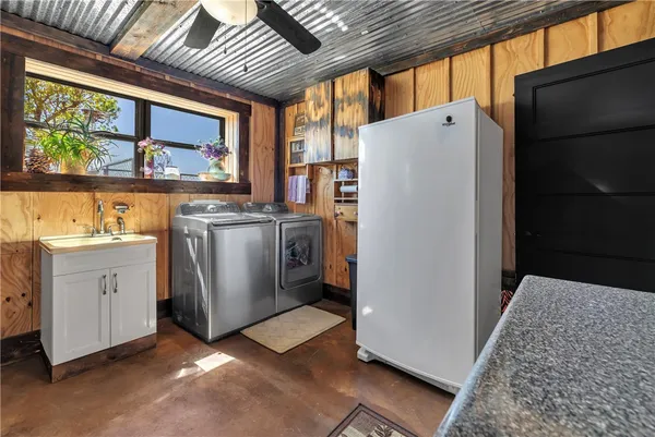 a view of yard with tree