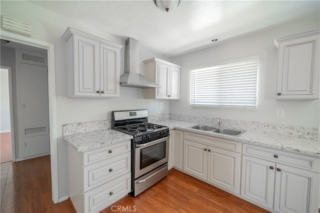 610 North Oakland Avenue Pasadena, CA 91101 - Photo 9 of 12 a kitchen with granite countertop white cabinets and white appliances