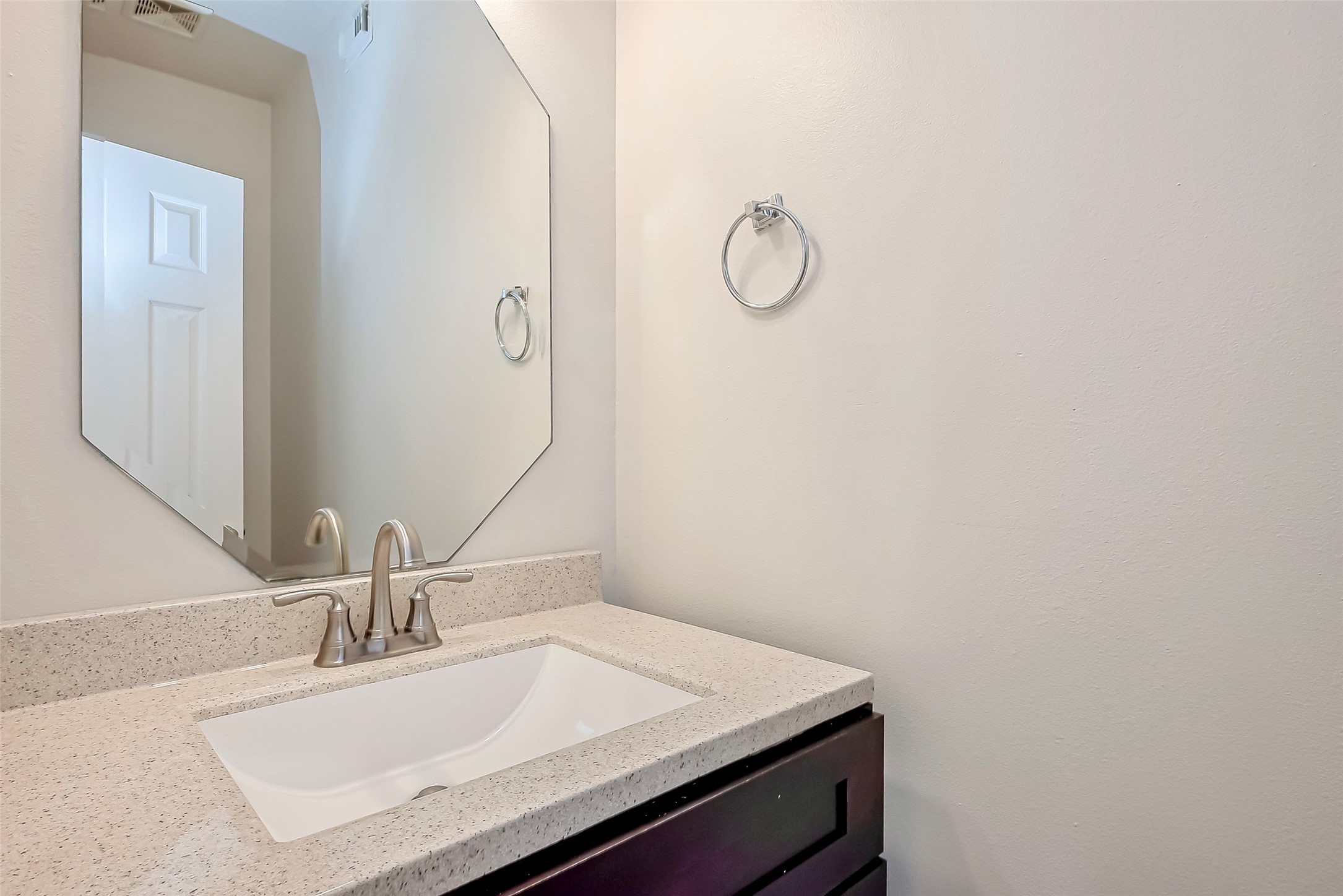5506 Flower Grove Court Rosharon, TX 77583 - Photo 25 of 30 Half bath