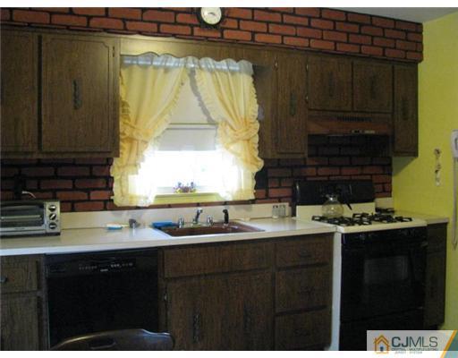 754 Magnolia Road North Brunswick, NJ 08902 - Photo 3 of 14