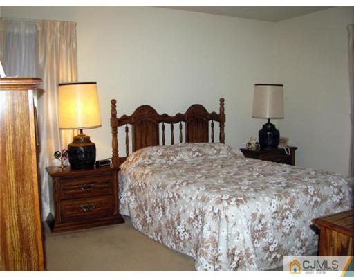 754 Magnolia Road North Brunswick, NJ 08902 - Photo 8 of 14
