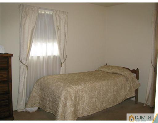 754 Magnolia Road North Brunswick, NJ 08902 - Photo 9 of 14