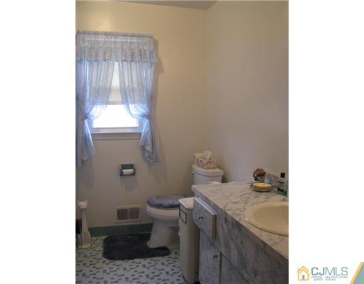 754 Magnolia Road North Brunswick, NJ 08902 - Photo 10 of 14