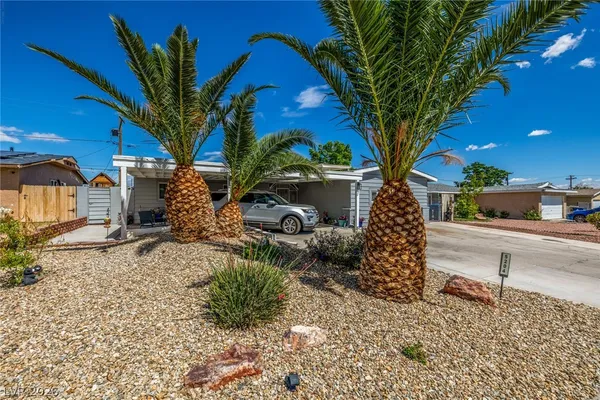 $469,999 | 5204 Holmby Avenue, Las Vegas, NV 89146