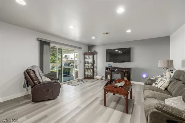 $469,999 | 5204 Holmby Avenue, Las Vegas, NV 89146