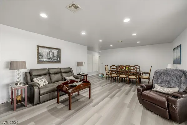 $469,999 | 5204 Holmby Avenue, Las Vegas, NV 89146
