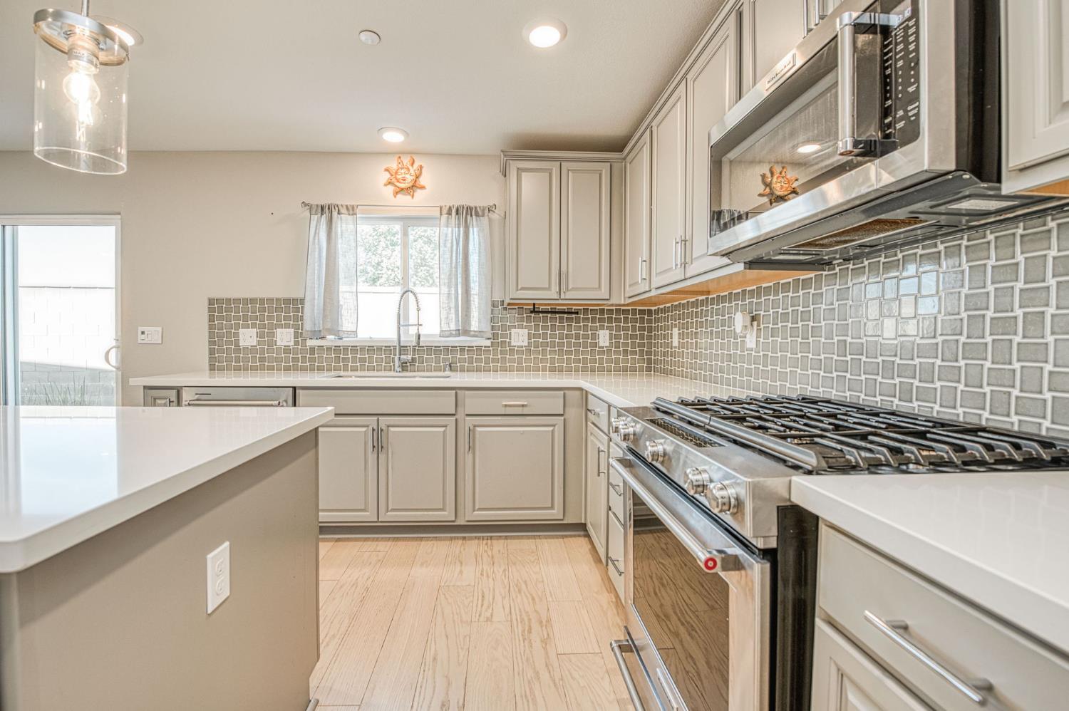 987 North Filbert Avenue Fresno, CA 93727 - Photo 12 of 38