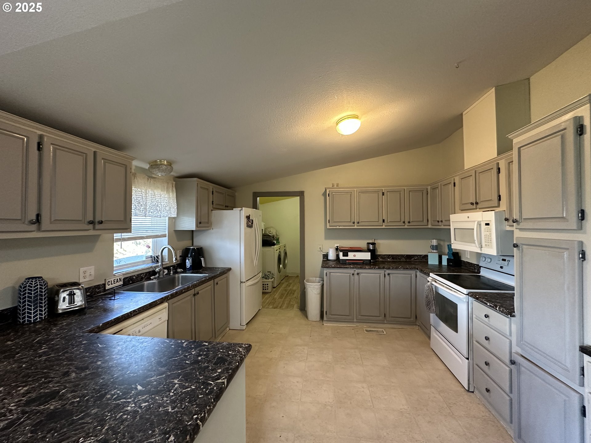 22 Glen Affric Road Goldendale, WA 98620 - Photo 5 of 19 outdoor kitchen with stainless steel appliances granite countertop a stove refrigerator and sink