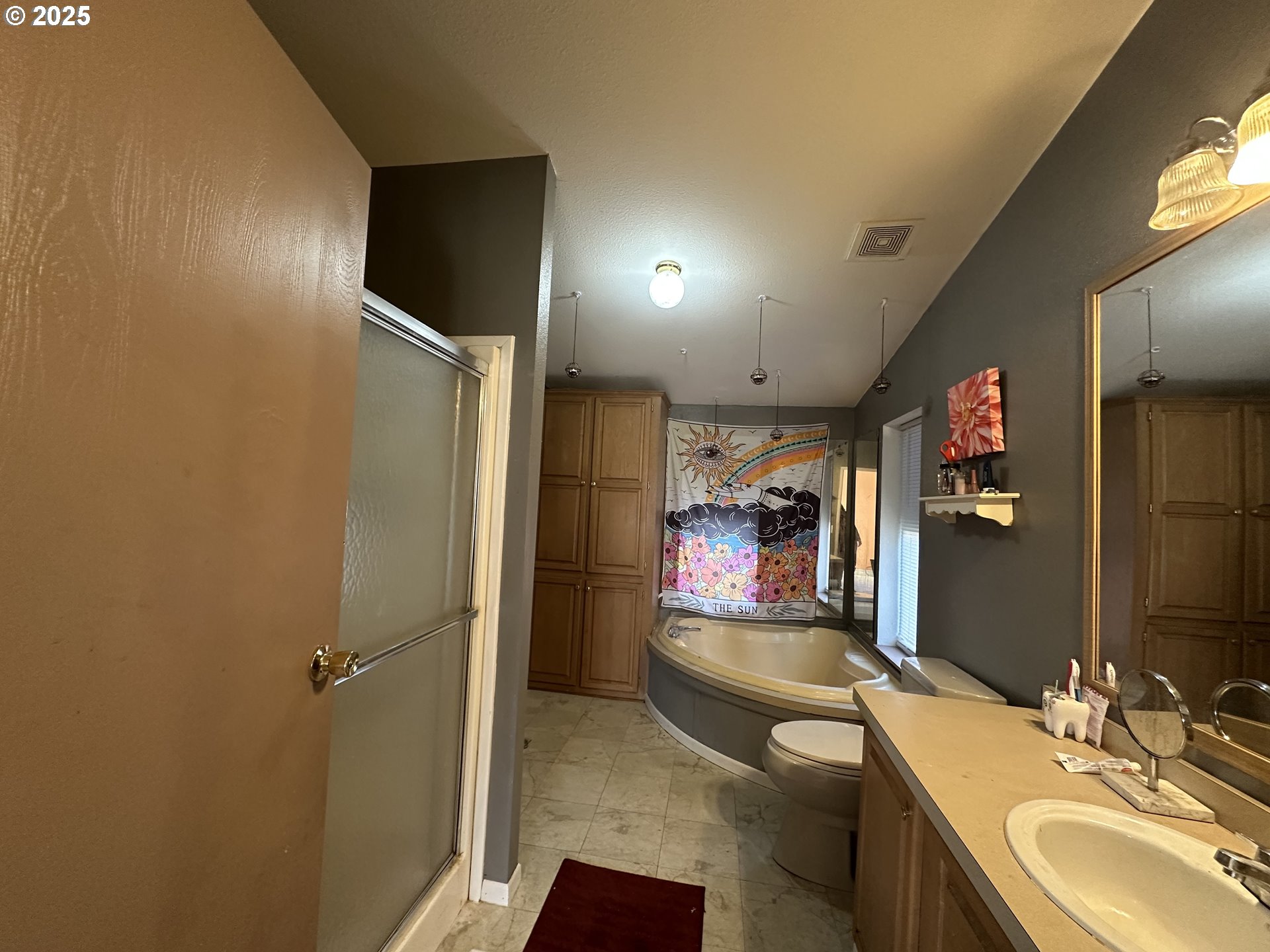 22 Glen Affric Road Goldendale, WA 98620 - Photo 9 of 19 a bathroom with a sink toilet and shower