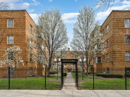 $250,000 | 4935 North Wolcott Avenue, Unit 1A, Chicago, IL 60640