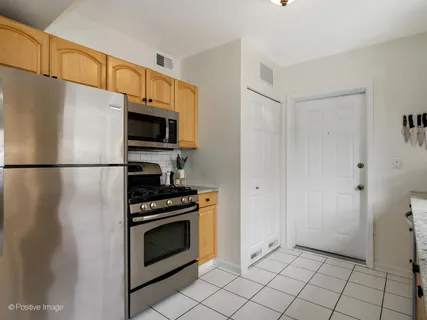 $250,000 | 4935 North Wolcott Avenue, Unit 1A, Chicago, IL 60640