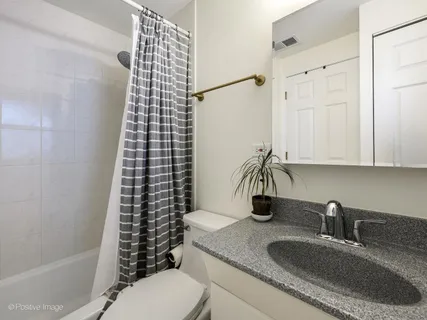 $250,000 | 4935 North Wolcott Avenue, Unit 1A, Chicago, IL 60640