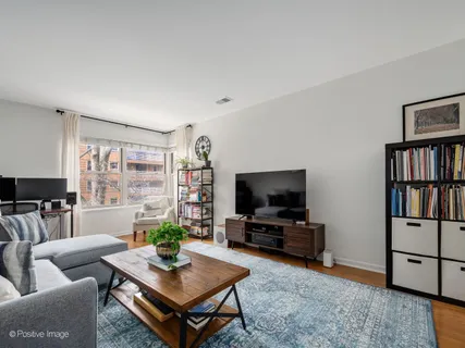 $250,000 | 4935 North Wolcott Avenue, Unit 1A, Chicago, IL 60640